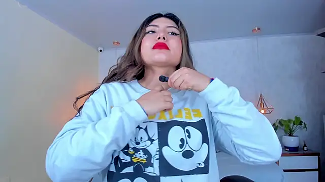 LARSONMIA online show from February 18, 2025, 3:10 pm