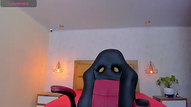 LARSONMIA online show from February 20, 2025, 12:04 pm