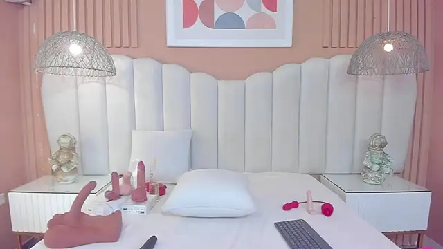 Sara Vanegas online show from December 21, 2025, 10:55 am