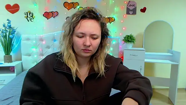 SallyVerda online show from February 27, 2025, 6:31 pm