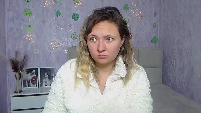 SallyVerda online show from March 18, 2025, 6:48 pm