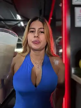 Amber Martins  online show from October 5, 2025, 5:33 pm