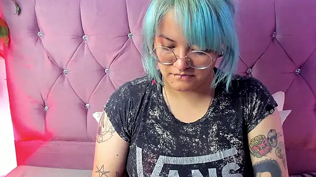 lucky-leah online show from March 12, 2025, 3:46 am