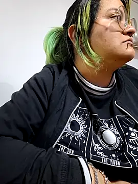 lucky-leah online show from October 12, 2025, 3:27 am