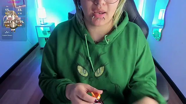 lucky-leah online show from October 22, 2025, 4:02 am