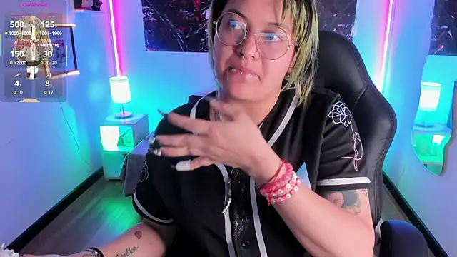 lucky-leah online show from November 13, 2025, 4:22 am