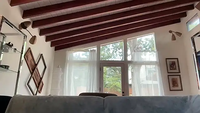 YUMIandbigWOLF online show from September 25, 2025, 5:49 pm