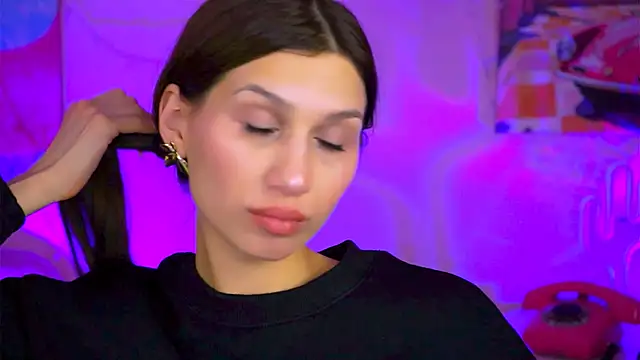 Snapshot of MollyPerry chatting on March 18, 2025, 10:26 pm MollyPerry online show from March 18, 2025, 10:26 pm