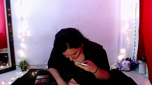 LuciaTomson online show from March 12, 2026, 4:24 pm