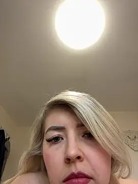 xxcurvyjessiexx online show from February 6, 2026, 1:58 pm