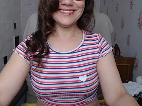 KittyyLaBeauty online show from May 4, 2026, 5:25 am