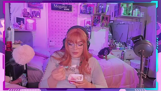 MegariaB online show from October 14, 2025, 4:02 am