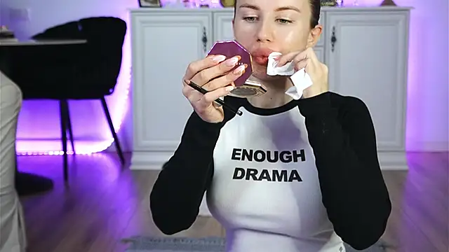 ivyleague  online show from October 26, 2025, 5:02 am