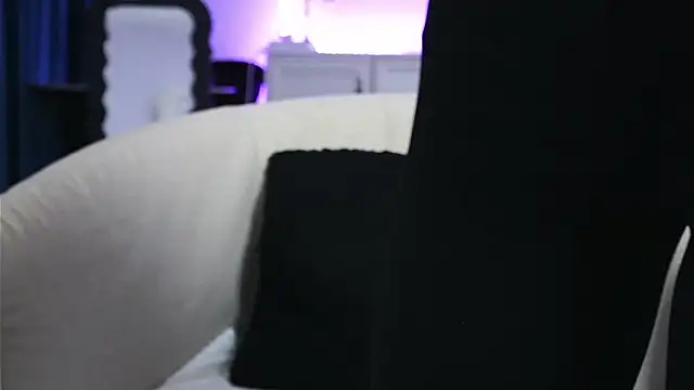 ivyleague  online show from February 13, 2026, 5:53 pm