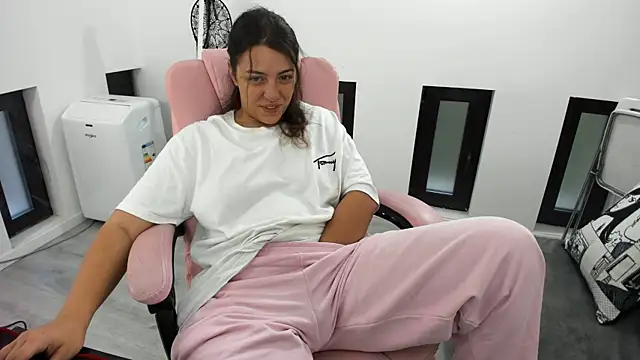 Dyana Kaylinn online show from September 12, 2025, 4:23 am