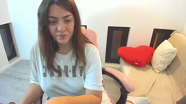 Dyana Kaylinn online show from January 6, 2026, 5:33 am