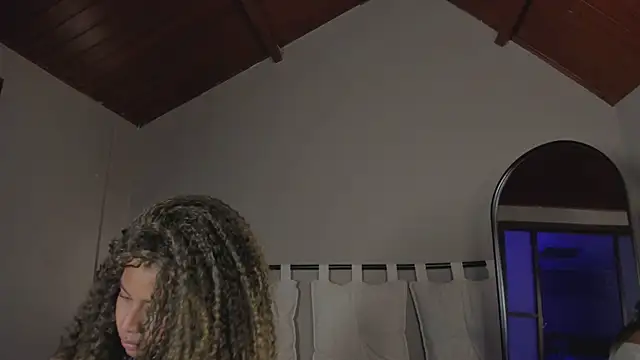 nayah   online show from March 4, 2025, 1:45 am