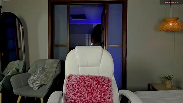 nayah   online show from October 29, 2025, 8:43 pm