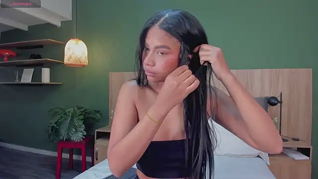 nayah   online show from November 30, 2025, 2:43 pm