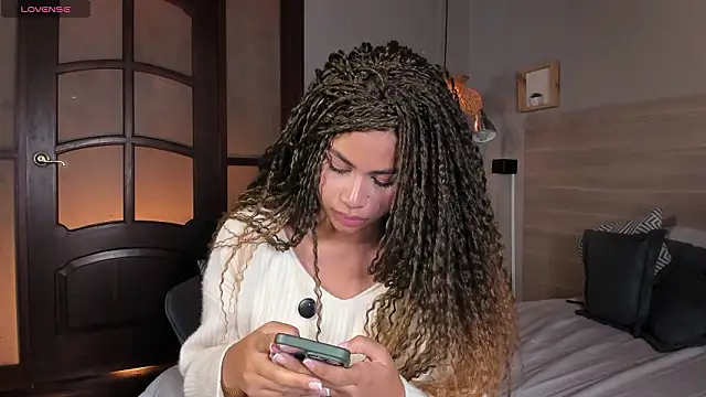 nayah   online show from March 12, 2026, 8:59 pm