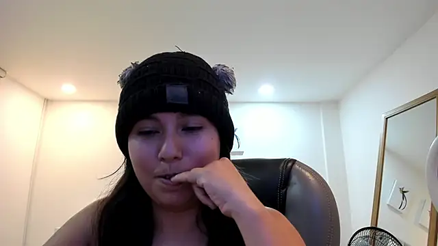  Natalie18 online show from February 26, 2025, 1:53 am