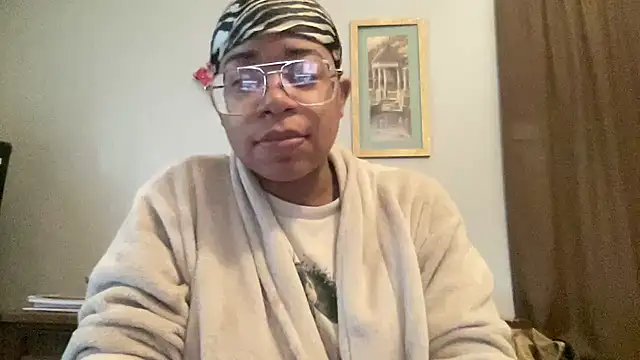 MommyConfident online show from November 18, 2025, 2:21 pm