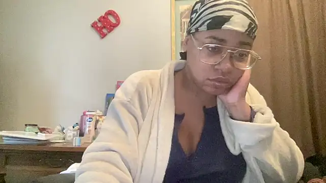 MommyConfident online show from December 3, 2025, 3:10 pm