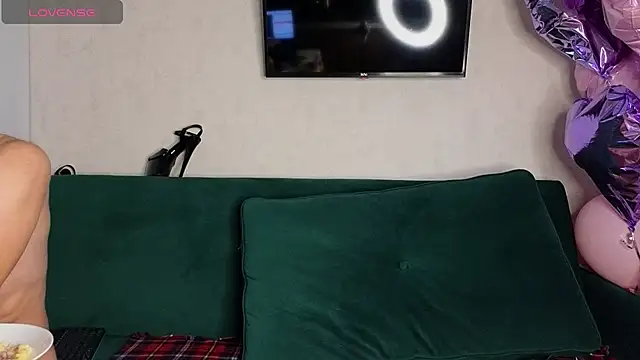 FoxLoveBasik online show from December 14, 2024, 6:35 am