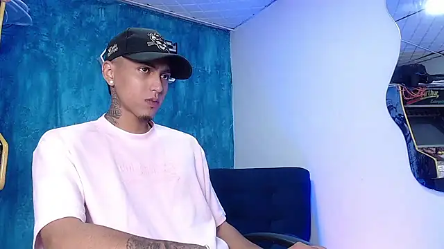 Snapshot of Liam_lee chatting on February 1, 2025, 12:58 pm Liam lee online show from February 1, 2025, 12:58 pm