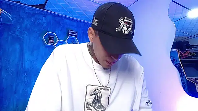 Snapshot of Liam_lee chatting on February 7, 2025, 4:46 pm Liam lee online show from February 7, 2025, 4:46 pm