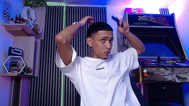 Snapshot of Liam_lee chatting on March 4, 2025, 4:52 pm Liam lee online show from March 4, 2025, 4:52 pm