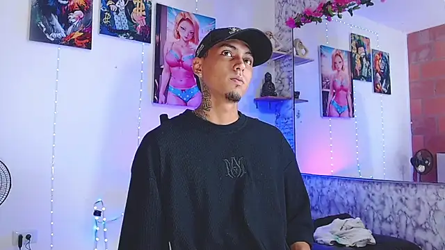 Snapshot of Liam_lee chatting on October 25, 2025, 12:56 pm Liam lee online show from October 25, 2025, 12:56 pm