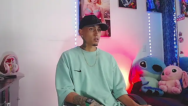 Snapshot of Liam_lee chatting on October 27, 2025, 9:19 pm Liam lee online show from October 27, 2025, 9:19 pm