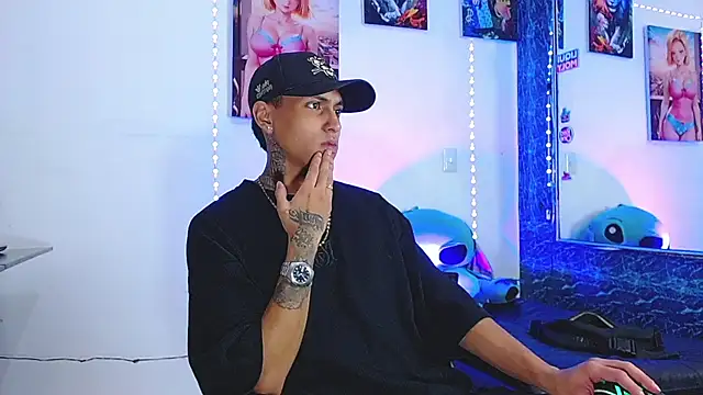 Snapshot of Liam_lee chatting on November 10, 2025, 11:26 pm Liam lee online show from November 10, 2025, 11:26 pm