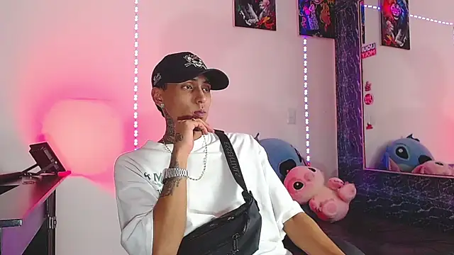 Snapshot of Liam_lee chatting on November 13, 2025, 7:46 pm Liam lee online show from November 13, 2025, 7:46 pm