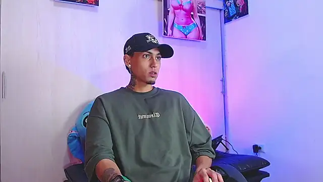 Snapshot of Liam_lee chatting on November 15, 2025, 12:02 pm Liam lee online show from November 15, 2025, 12:02 pm