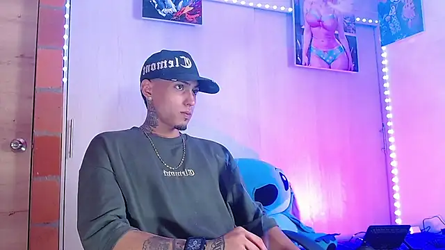 Snapshot of Liam_lee chatting on November 18, 2025, 3:05 pm Liam lee online show from November 18, 2025, 3:05 pm