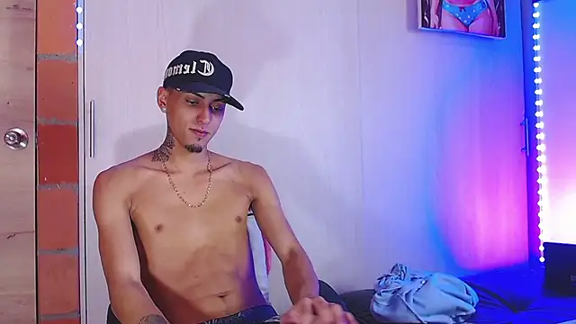 Snapshot of Liam_lee chatting on November 22, 2025, 4:28 pm Liam lee online show from November 22, 2025, 4:28 pm