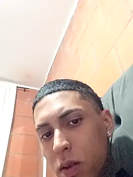 Snapshot of Liam_lee chatting on December 2, 2025, 3:45 am Liam lee online show from December 2, 2025, 3:45 am