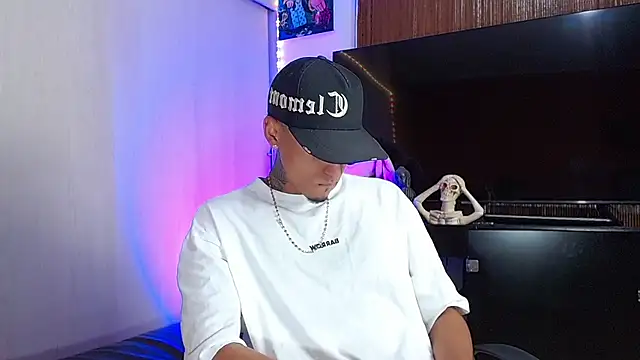 Snapshot of Liam_lee chatting on December 3, 2025, 11:25 pm Liam lee online show from December 3, 2025, 11:25 pm