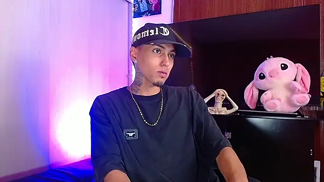 Snapshot of Liam_lee chatting on December 5, 2025, 4:25 pm Liam lee online show from December 5, 2025, 4:25 pm