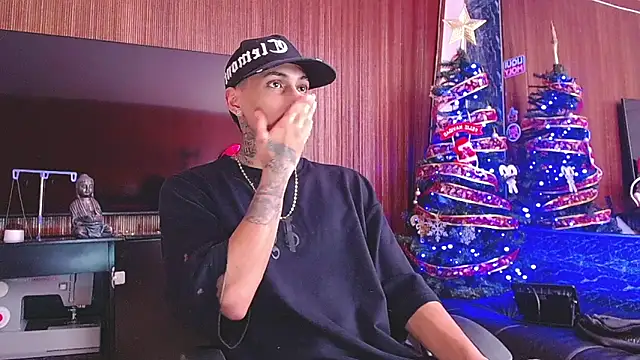 Snapshot of Liam_lee chatting on December 14, 2025, 8:02 pm Liam lee online show from December 14, 2025, 8:02 pm