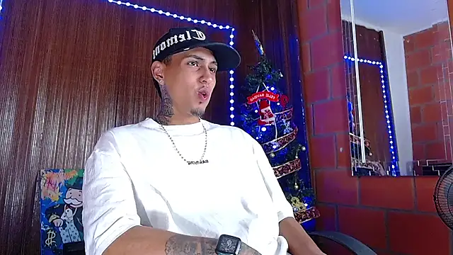 Snapshot of Liam_lee chatting on December 20, 2025, 11:12 pm Liam lee online show from December 20, 2025, 11:12 pm