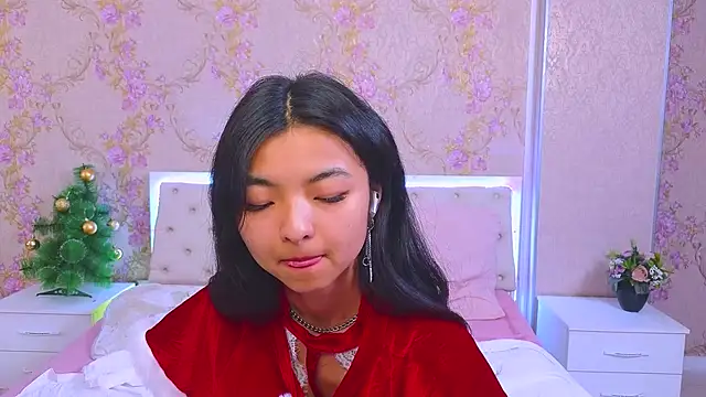 Shy Kira online show from December 23, 2024, 6:37 pm