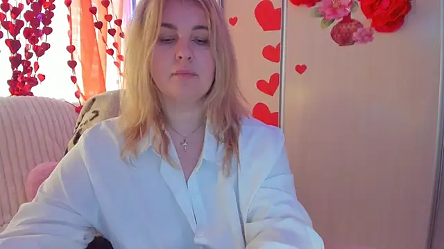 CoraSwon online show from February 25, 2025, 10:58 am