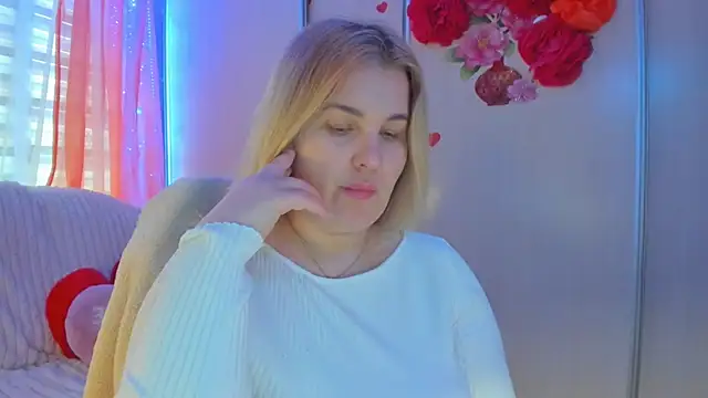 CoraSwon online show from March 17, 2025, 11:42 am