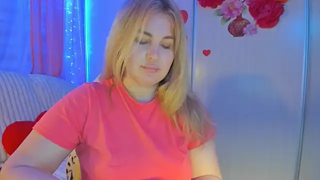 CoraSwon online show from March 19, 2025, 6:44 pm