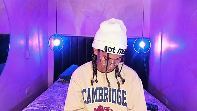 Maxim-Walker online show from November 24, 2025, 3:06 am