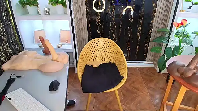 GianellaCox  online show from February 11, 2025, 1:20 pm