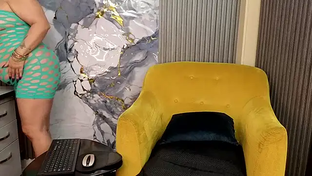 GianellaCox  online show from March 6, 2026, 10:01 am